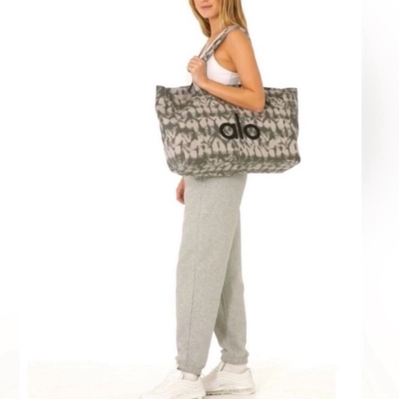 ALO Yoga Gray Tie Dye Canvas Large Carryall Tote Shopper Gym Bag Discontinued - Picture 3 of 6